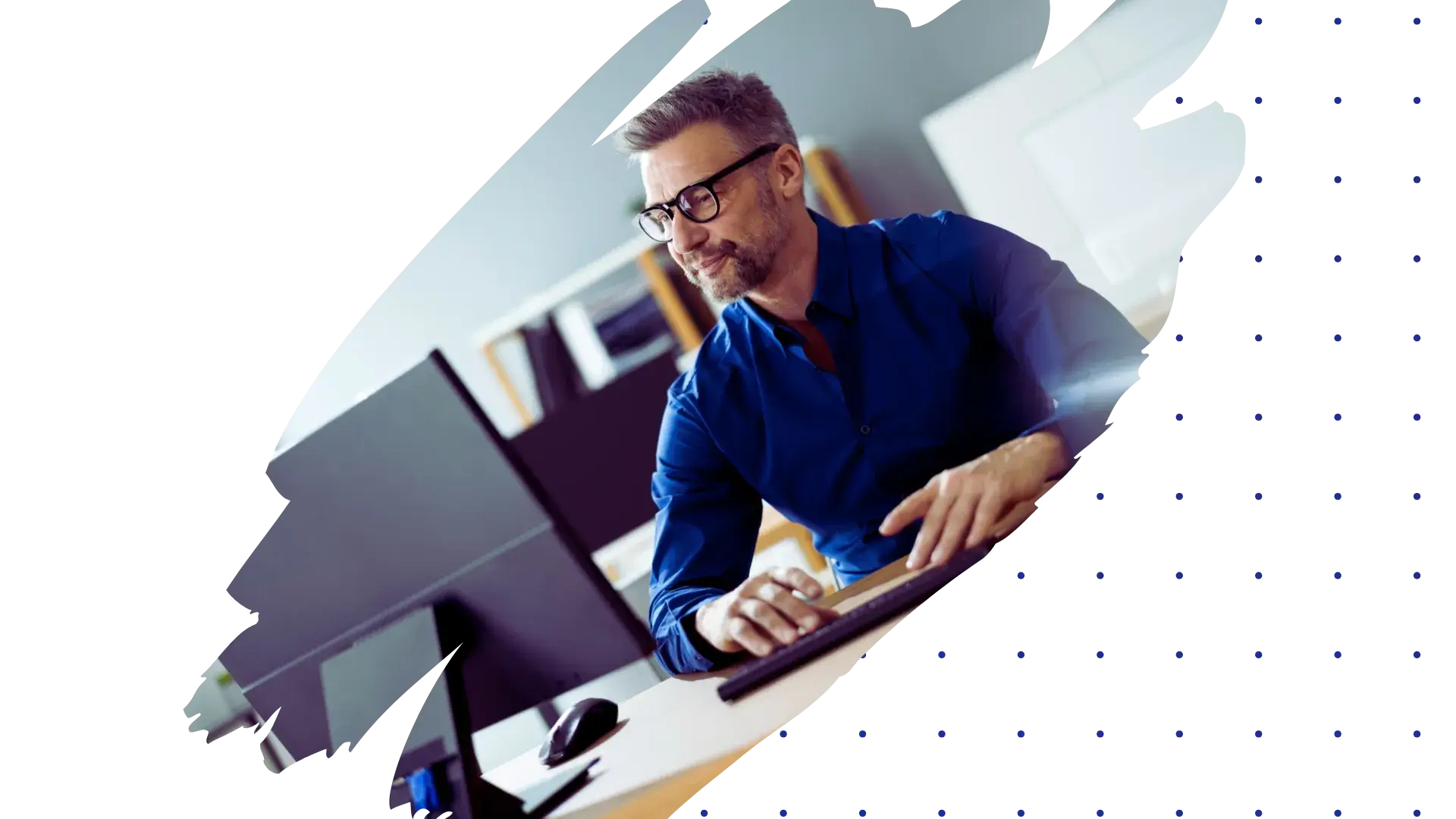 Empresário usando o computador e procurando por um escritório de contabilidade